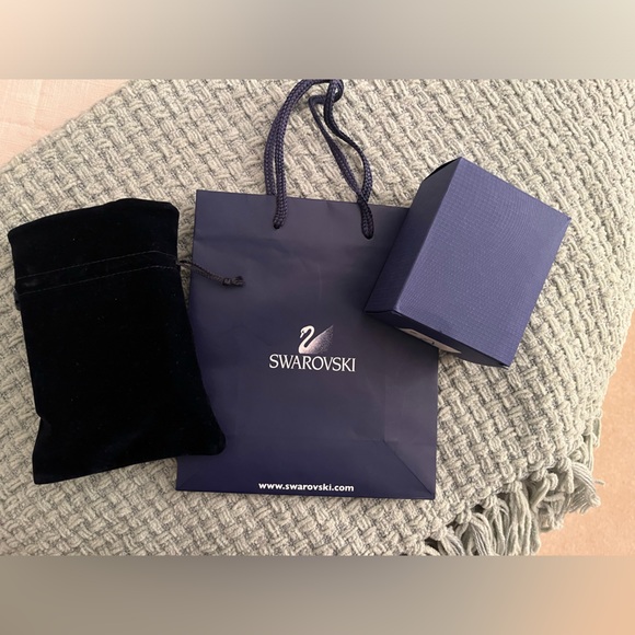 Gorgeous Swarovski Funk Necklace and Matching Bracelet - Picture 8 of 8